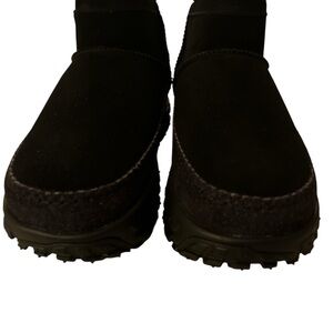 UGG Venture Daze Ultra Mini Boots Men’s 11, Women’s 12